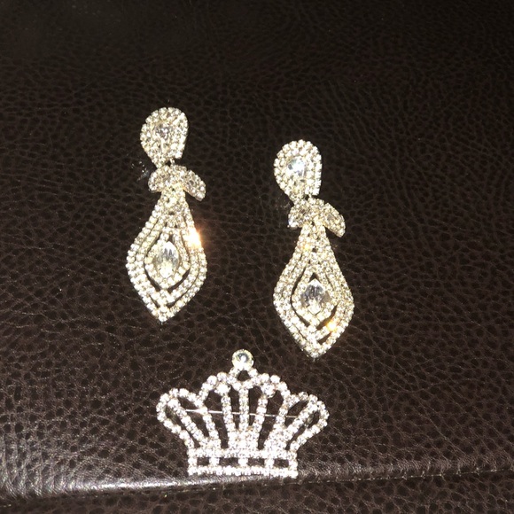 Jewelry - 💎 Sparkly Earrings and Crown Pin 👑